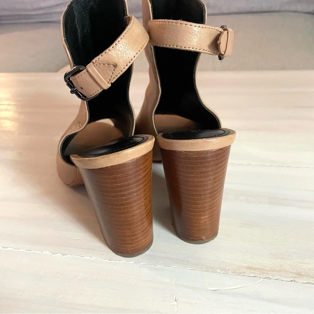 Coach Sandford Saddle Leather Peep Toe Heeled Anke Bootie Cream Beige Size 9.5